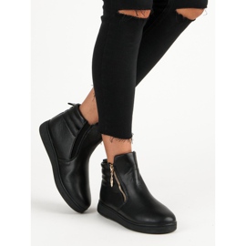 Baskets noires au-dessus de la cheville 1