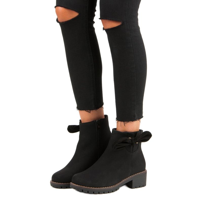 Bottines noires à talons 1