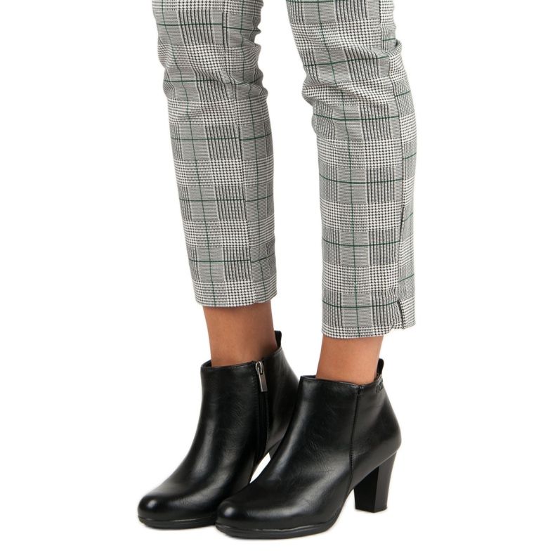 Bottes élégantes sur le poteau VINCEZA noir 1