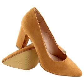 Pompes sur le poste camel NF-27 Camel brun 1
