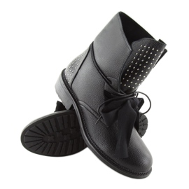 Travailleurs avec un arc noir en velours noir 2