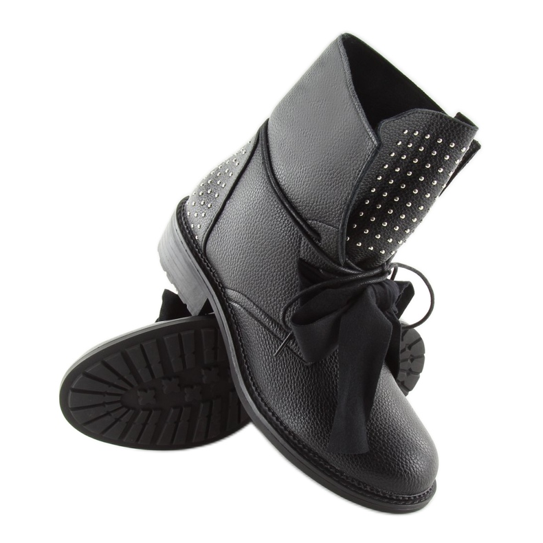 Travailleurs avec un arc noir en velours noir 2