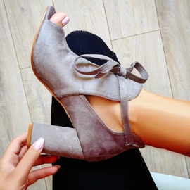 Sandales vinceza en daim à lacets gris 7