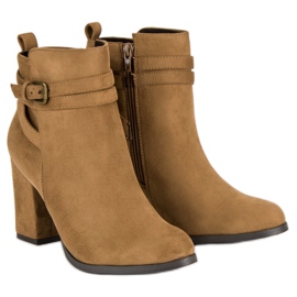 Corina Bottes élégantes à talons hauts brun 1 Corina Bottes élégantes à talons hauts brun 1