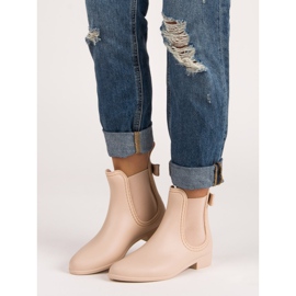 Les vices des femmes galoches brun 1