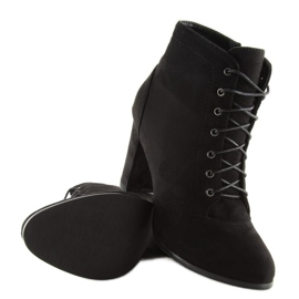 Bottes sur un talon stable noir JA161 3