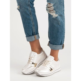 Des baskettes blanches 7