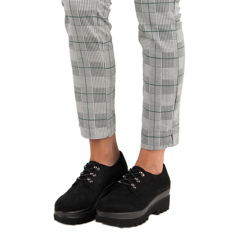 Chaussures en daim noir 1