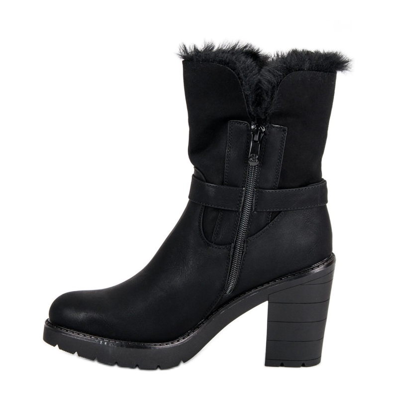 Bottes chaudes sur le poste noir 2