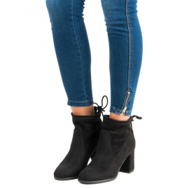 Bottines à talons en daim le noir 4