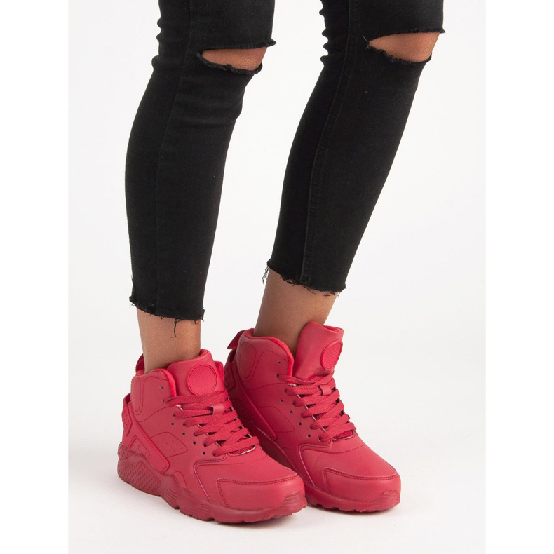 Chaussures rouges au dessus de la cheville 2