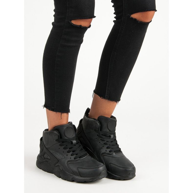 Bottines noires au dessus de la cheville 2