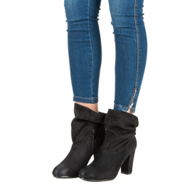 Boots en daim sur le poteau VINCEZA noir 1