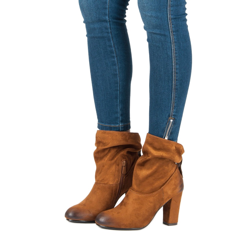 Bottines en daim sur un poteau vinceza brun 1