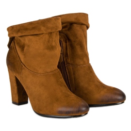 Bottines en daim sur un poteau vinceza brun 6