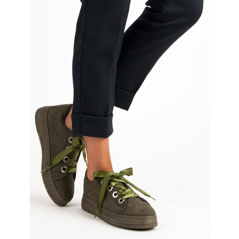 Baskets en daim vert foncé 2