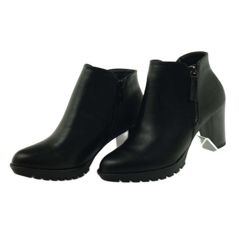 M.Daszyński Bottes sur le poteau noir 1708 5