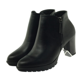 M.Daszyński Bottes sur le poteau noir 1708 le noir 4