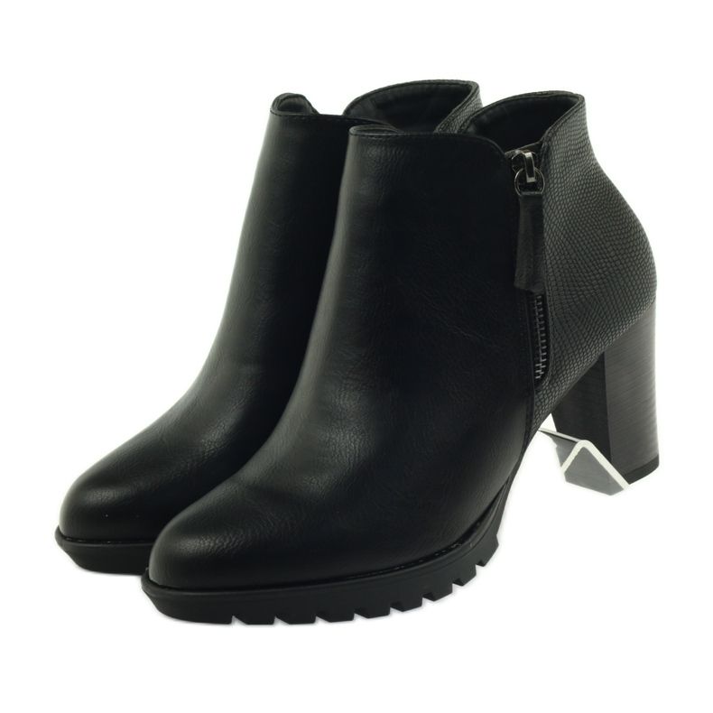 M.Daszyński Bottes sur le poteau noir 1708 4