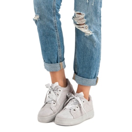 Baskets en daim gris clair 1