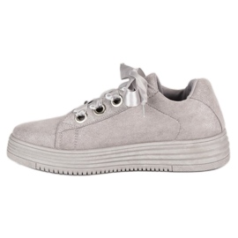 Baskets en daim gris clair 4