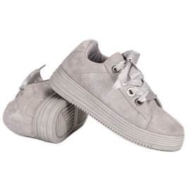 Baskets en daim gris clair 5