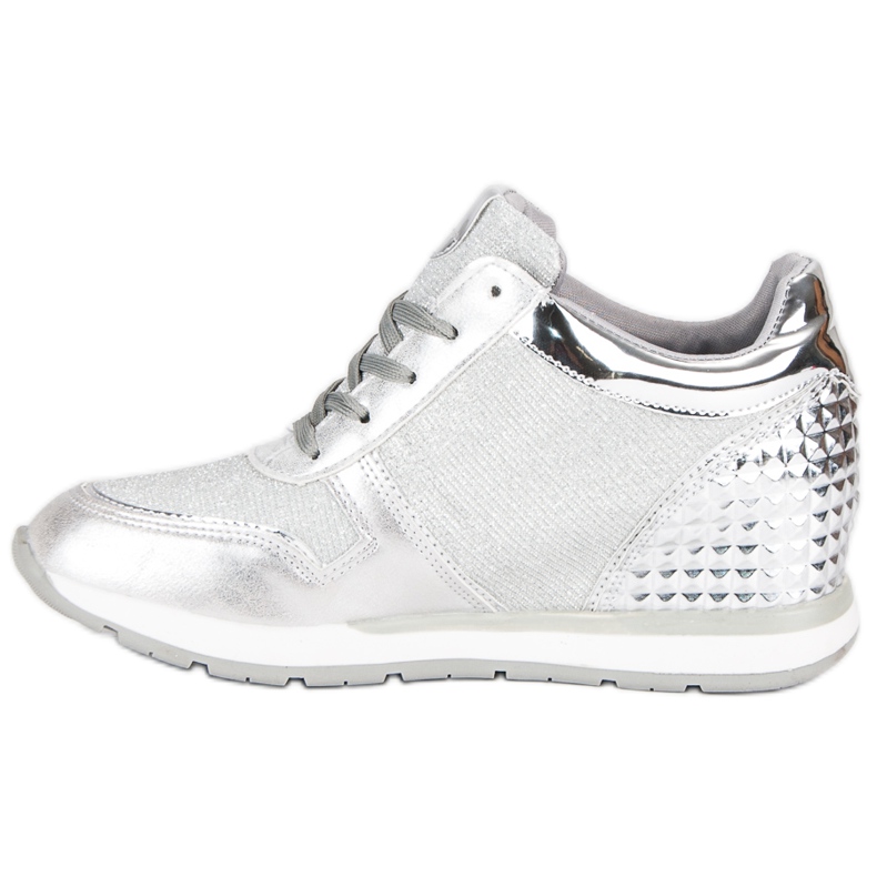 Baskets argent, baskets gris 1