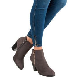 Groto Gogo Bottines en daim sur un bar gris 2