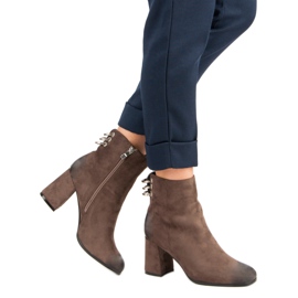 Des bottines stylées sur le poteau VINCEZA brun 1