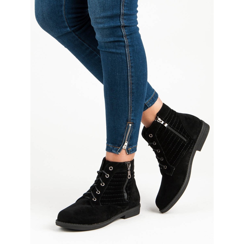 Bottines noires sur une fermeture éclair le noir 1