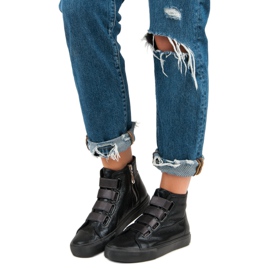 Baskets noires au dessus de la cheville 1