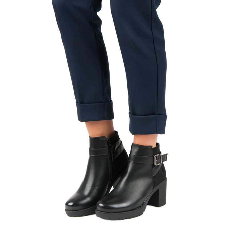 Anesia Paris Bottines noires sur un poteau le noir 1 Anesia Paris Bottines noires sur un poteau le noir 1