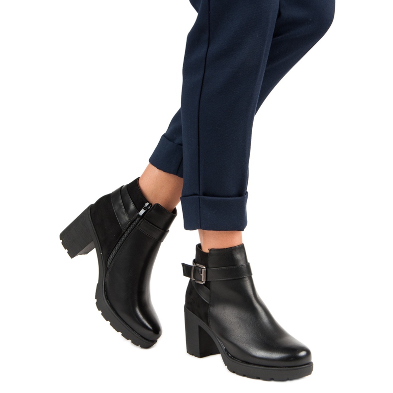 Anesia Paris Bottines noires sur un poteau le noir 2 Anesia Paris Bottines noires sur un poteau le noir 2