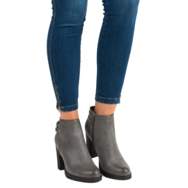 Show It Bottes classiques sur le poteau gris 4