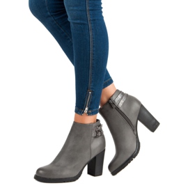 Show It Bottes classiques sur le poteau gris 5