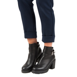 Kayla Des bottes noires tous les jours le noir 1
