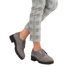 Chaussures en daim gris 5