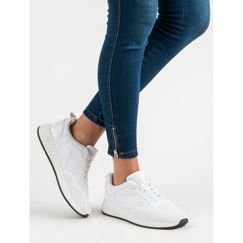 Chaussures de sport légères blanche 1