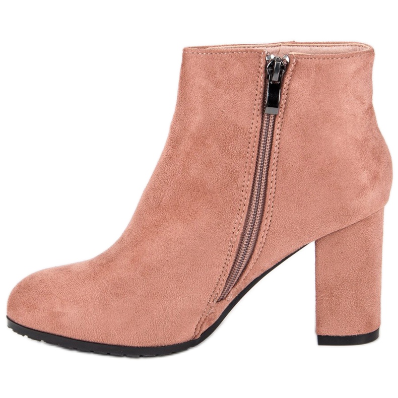Bottines en daim sur le poteau rose 1