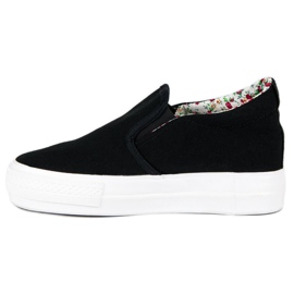 J. Star Baskets noires sur un coin le noir 1