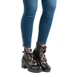 Bottes à la mode pour l'automne le noir 3