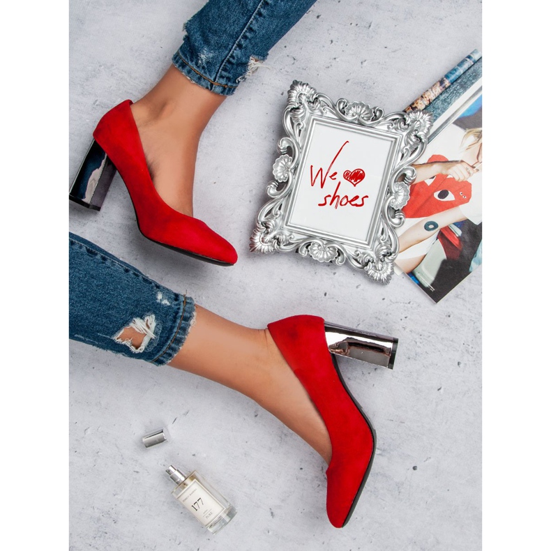 Escarpins en daim rouge 1