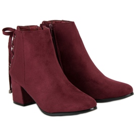 Bottes pour femmes avec une fixation rouge 8