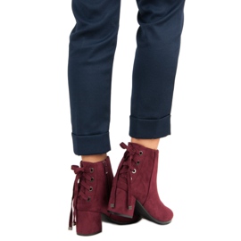 Bottes pour femmes avec une fixation rouge 4