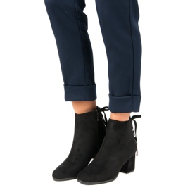 Bottes pour femmes avec une fixation le noir 6