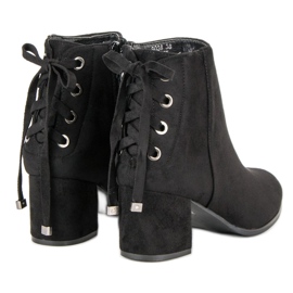 Bottes pour femmes avec une fixation le noir 4