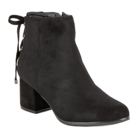 Bottes pour femmes avec une fixation le noir 2