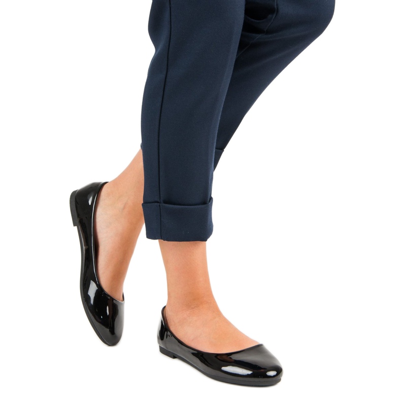 Top Shoes Ballerines laquées le noir 1