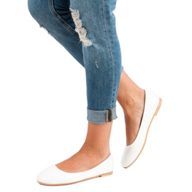 Top Shoes Ballerines laquées blanc 2