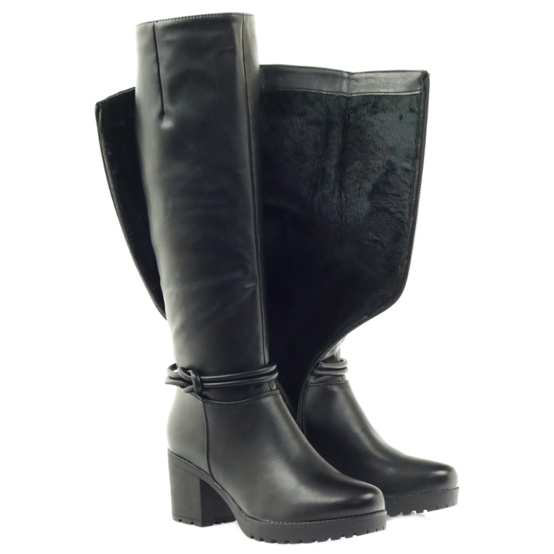 Bottes noires FILIPPO 476 sur le poteau le noir 1